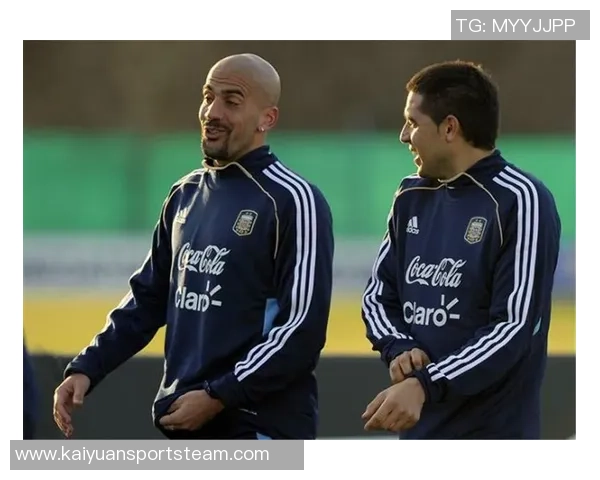 贝隆遭禁足半年妻子怒斥阿足协黑手党并暗指梅西背后阴谋 贝隆遭禁足半年妻子怒斥阿足协黑手党并暗指梅西背后阴谋