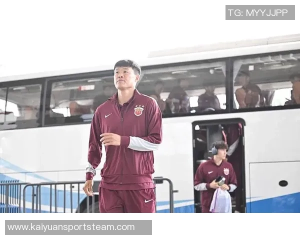 李昂正式告别上海海港32岁后卫新赛季加盟大连英博 李昂正式告别上海海港32岁后卫新赛季加盟大连英博